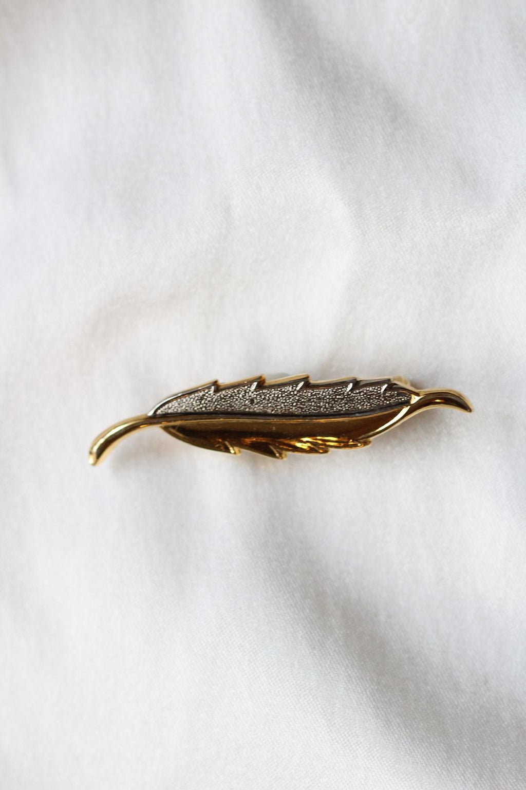 Vintage Minimalist Single Leaf Brooch